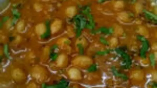 இட்லி, பூரி, சப்பாத்திக்கு ஒர முறை இப்படி வேர்க்கடலைக் குழம்புக் கறி ட்ரை பண்ணி பாருங்க!