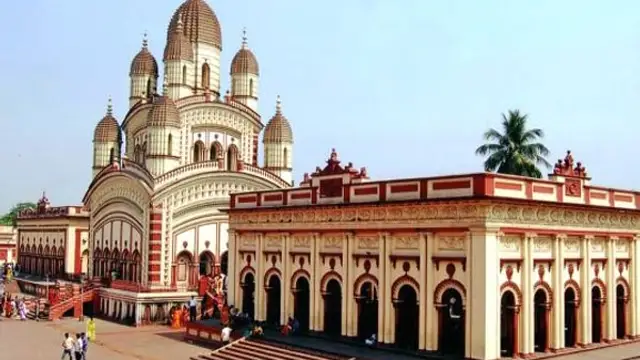 அசைவ உணவை பிரசாதமாக தரும் இந்தியாவில் உள்ள 8 கோவில்கள் பற்றி தெரியுமா ?