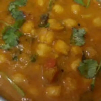 கறிக் குழம்பை மிஞ்சும் சுண்டல் குழம்பு இப்படி செய்து பாருங்க! ஒரு சட்டி குழம்பும் ஒரே வேளையில் காலியாகும்!