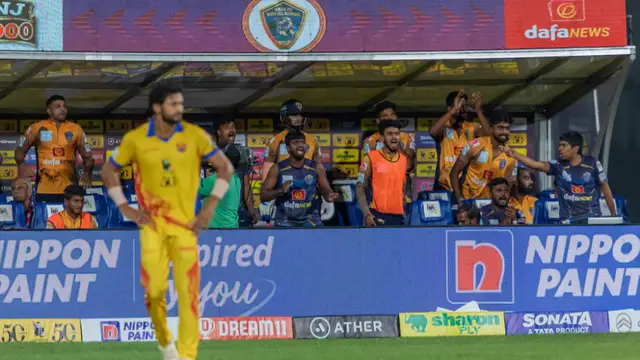 ஒரே ஓவரில் 32 ரன்கள். திண்டுக்கல் அணியை வீழ்த்தி TNPL பைனலுக்கு முன்னேறியது நெல்லை.