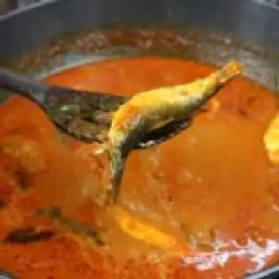 வீடே கமகமக்கும் சால மீன் குழம்பு செய்வது எப்படி ?