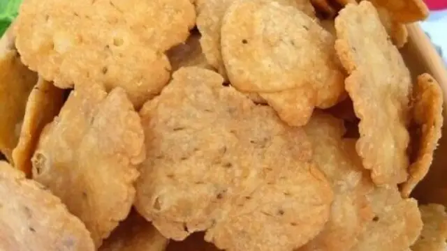 गेहूं के आटे से मठरी बनाने की रेसिपी (Wheat Flour Mathri Recipe)