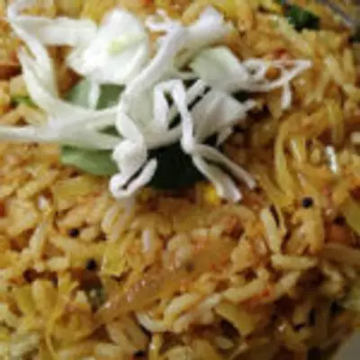 முட்டைகோஸ் வைத்து இந்த ருசியான மசாலா சாதம் இப்படி செய்து அசத்துங்கள்! அருமையான டிபன் பாக்ஸ் ரெசிபி!