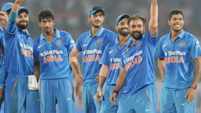 தோனி போன்று உங்களினாலும் தொடர்ந்து விளையாட முடியும், உதவி வேண்டுமென்றால் போன் செய்யுங்கள் – மூத்த வீரருக்கு சேவாக் அறிவுரை.