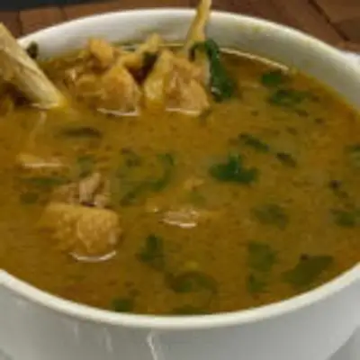 மழைக்காலத்தில், தொண்டைக்கு இதமா ருசியான இடிச்சு வச்ச நாட்டு கோழி ரசம் இப்படி செய்து பாருங்களேன்!