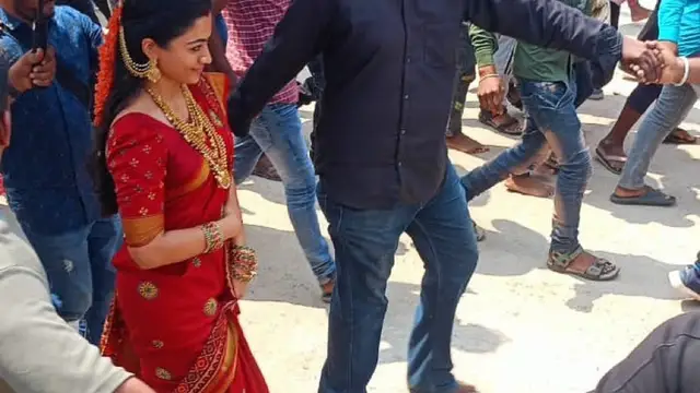 Pushpa 2 के सेट से लीक हुआ Rashmika Mandanna का लुक, देखें वीडियो
