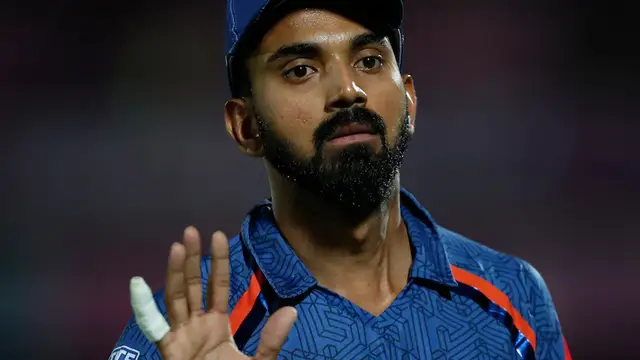 KL Rahul को लगी चोट तो हंसने लगे उनके कोच, कप्तान को दर्द में देखकर छूटी कोच की हंसी, सोशल मीडिया पर वायरल हुआ वीडियो