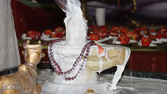 மீளவே முடியாத கடனில் இருந்து கூட மீள வேண்டுமா ? இந்த ஒரே ஒரு வாழிபாடு மட்டும் செய்யுங்கள் போதும்!