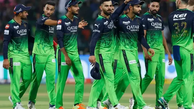 RCB की जीत की खुशी में पगला गए Virat Kohli, तोड़ दिया BCCI का अहम नियम, अब भरना होगा लाखों रूपये का जुर्माना