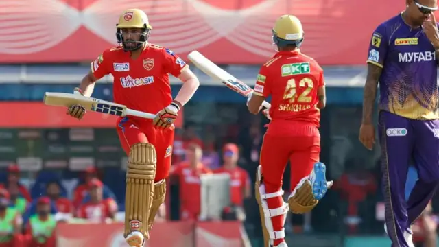 IPL इतिहास के सबसे महंगे खिलाड़ी ने संभाली पंजाब किंग्स की कमान, Sam Curran ने छुड़ाए KKR के गेंदबाजों के छक्के