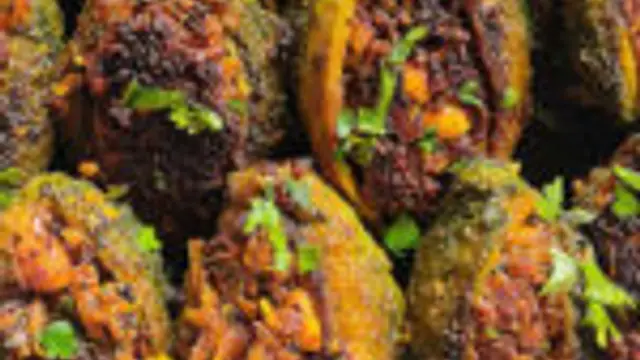மதிய உணவுக்கு சாதத்துக்கு சைடிஷாக சாப்பி ருசியான ஸ்டஃப்டு பாகற்காய் இப்படி ஒரு தரம் செய்து பாருங்க!