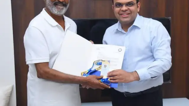 ரஜினிகாந்திற்கு ஓகே.. இந்த முன்னாள் வீரர்களுக்கும் தங்க டிக்கெட் கொடுங்க – கவாஸ்கர் கருத்து.