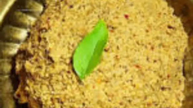 பச்சைப்பயிறு துவையல் இந்த மாதிரி செஞ்சு பாருங்க அவ்வளவு ருசியா இருக்கும்!!
