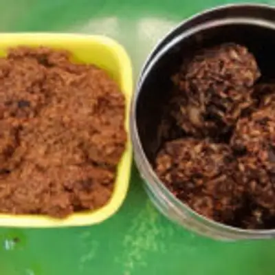தேங்காய் கறிவடகத் துவையல் இருந்தால் போதும் அரைக்குண்டான் சாப்பாட்டையும் ஒரே நொடியில் தீர்த்து விடலாம்.