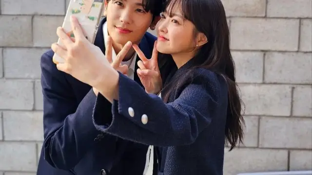 K- Drama पार्क ह्युंग सिक और पार्क बो यंग छह साल बाद स्ट्रॉन्ग गर्ल नाम सून के लिए फिर से एक साथ आए, तस्वीरों ने फैंस को किया इमोशनल