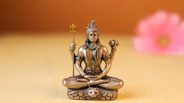 உங்கள் பண கஷ்டம் தீர்ந்து பணம் சேர்ந்து கொண்டே வேண்டுமா ? இந்த மூன்று சிலைகள் வீட்டில் இருந்தால் போதும்!