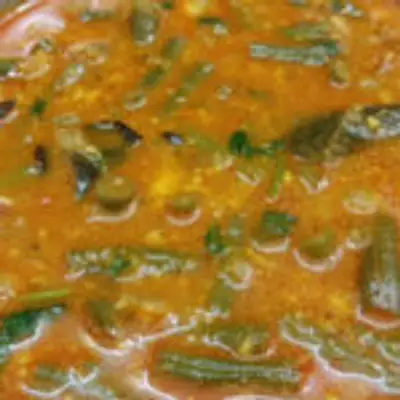 கறி குழம்பு சுவையில் பீன்ஸ் மசாலா குழம்பு ரொம்ப ஈஸியா இப்படி செய்து  பாருங்க! இதன் ருசியே தனி!