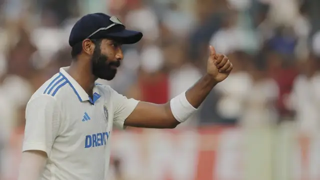 இந்தியாவில் விளையாடும் போது வீரர்களுக்கு அதை செய்ய தெரிந்து இருக்க வேண்டும் – பும்ராவின் அதிரடி பேச்சு.