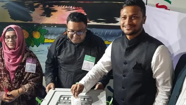 MP ஆன மமதையில் ரசிகரை கன்னத்தில் தாக்கிய பங்களாதேஷ் அணியின் வீரர். இணையத்தில் பரவும் வீடியோ.