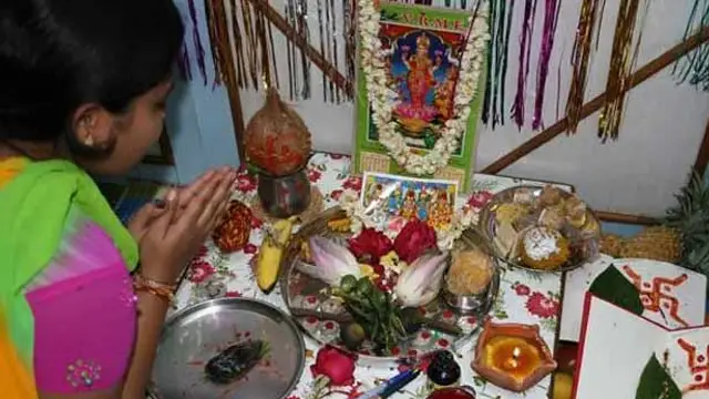 செல்வம் பெருகிக் கொண்டே இருக்க குபேரனை எப்படி வழிபட வேண்டும்