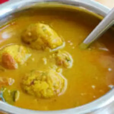 கமகமன்னு இறால் உருண்டை குழம்பு இப்படி செய்து பாருங்கள்!