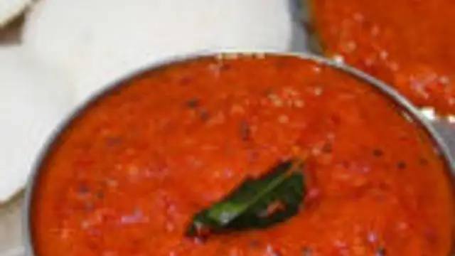 காரசாரமான ருசியில் பேச்சுலர்ஸ்  கார சட்னி இப்படி அரைச்சா டேஸ்டுல மயங்கிடுவீங்க! அவ்வளவு ருசியாக இருக்கும்!