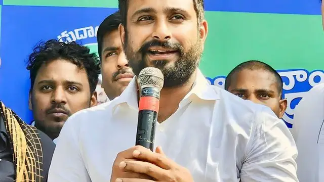 இது போன்ற ஆடுகளத்தில் தோனி அப்போதே பேட்டிங் செய்ய வந்து இருக்க வேண்டும் – அம்பதி ராயுடு கருத்து