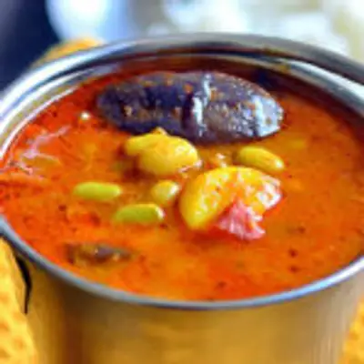 கிராமத்து மணம் மாறாமல் மொச்சை கத்திரிக்காய் குழம்பு இப்படி செய்து பாருங்க! மீண்டும் வைக்க தோன்றும் சுவையில்!