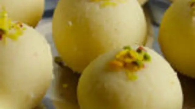 தித்திக்கும் சுவையில் மில்க் பவுடர் லட்டு செய்வது எப்படி ?