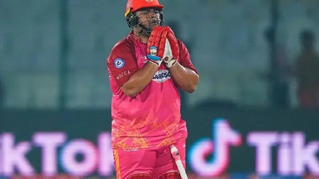Hasan Ali ने लाइव कैमरा पर कर लिया किस और खिंच दिए गाल! खूबसूरत महिला एंकर के उड़े होश, वायरल हो रहा वीडियो