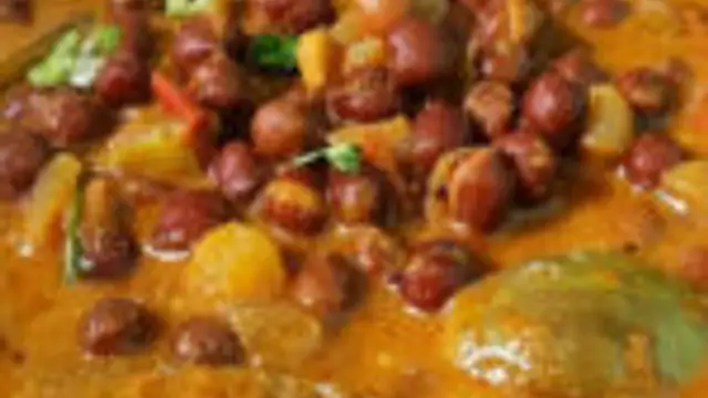 ஒரு முறை இப்படி கொண்டைக்கடலை கத்தரிக்காய் கார குழம்புட்ரை பண்ணி பாருங்க! இதன் ருசியே தனி ருசி!
