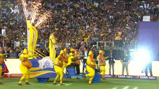 IPL 2023 की ट्रॉफी के साथ नजर आया पांड्या और धोनी, स्टेडियम में आये 1 लाख दर्शक, देखे वायरल तस्वीरें