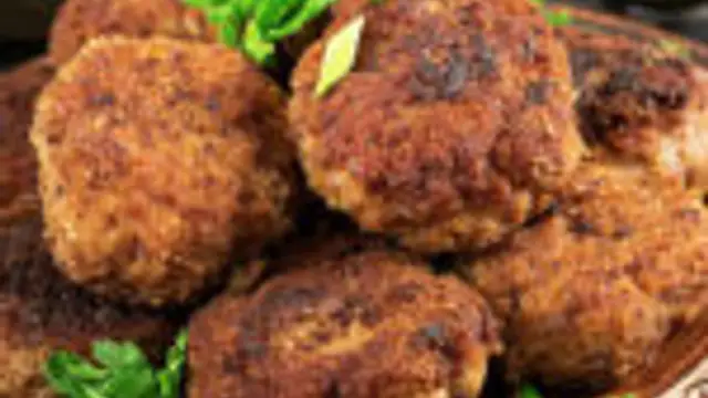 மாலை நேர ஸ்நாக்ஸாக சாப்பிட ருசியான மொறு மொறு வாழைக்காய் கட்லெட் இப்படி ட்ரை பண்ணி பாருங்க!