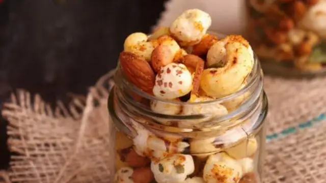 मखाना नमकीन की रेसिपी (Makhana Namkeen Recipe)