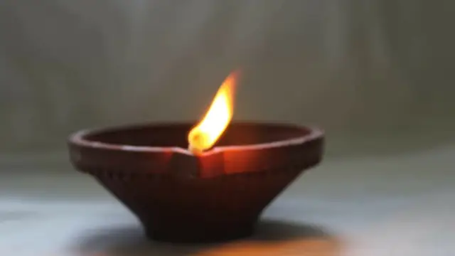 திருப்பி கொடுக்க முடியாத கடனையும் திருப்பி கொடுக்க வேண்டுமா ? ஆறு தீபங்கள் மட்டும் போதும்!