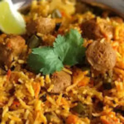 சோயா சங்ஸ் வெஜ் பிரியாணியை உதிரி உதிரியாக அருமையான சுவையில் இப்படி ஒருமுறை செய்து பாருங்களேன்!!