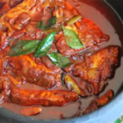 வீடே கமகமக்கும் ருசியான திருக்கை மீன் பூண்டு குழம்பு இப்படி செய்து பாருங்க!