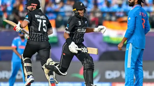 ஆரம்பத்தில் சொதப்பினாலும் இறுதியில் இறுக்கி பிடித்த இந்திய அணி. அனைத்து விக்கெட்டுகளையும் இழந்த நியூசிலாந்து அணி.