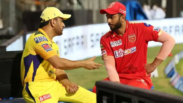 இன்னமும் 3 சீசன் தோனி விளையாடினாலும் ஆச்சரிய படுவதற்கில்லை – ஏபிடி அசத்தலான ஸ்டேட்மென்ட்.