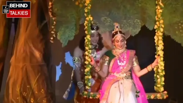 धर्मेंद्र के निधन के बाद पहली बार डांस करती दिखीं हेमा मालिनी, जन्माष्टमी पर राधा बनीं तो भावुक हुए फैंस