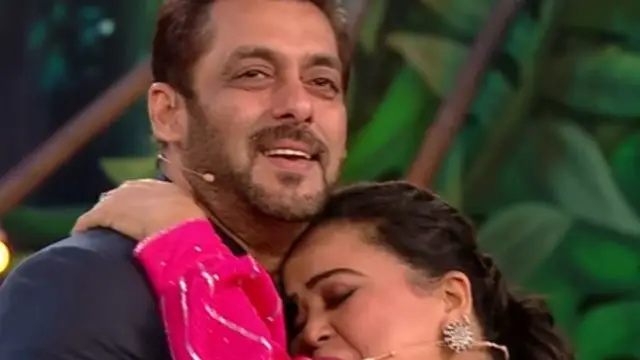 Big Boss 16 में हुआ गोला का डेब्यू, भारती सिंह के बेटे को खिलाते नजर आए सलमान खान