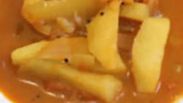 உருளைக்கிழங்கு வைத்து ருசியான புளிக்குழம்பு இப்படி ஒரு முறை செய்து பாருங்கள்!!