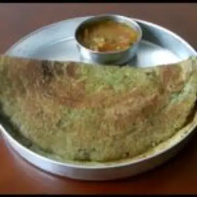 ஆந்திரா ஸ்டைலில் மணமணக்கும் பச்சை பயறு தோசை செய்வது எப்படி ?