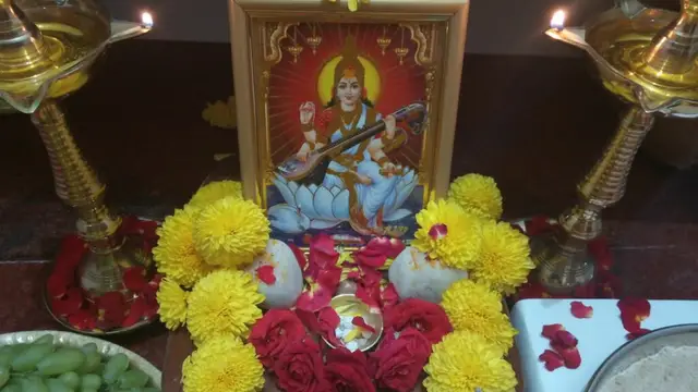 சரஸ்வதி பூஜை எப்படி செய்ய வேண்டும் ? எந்த நேரத்தில் செய்யவேண்டும்? நெய்வேத்தியம் என்ன செய்வது?