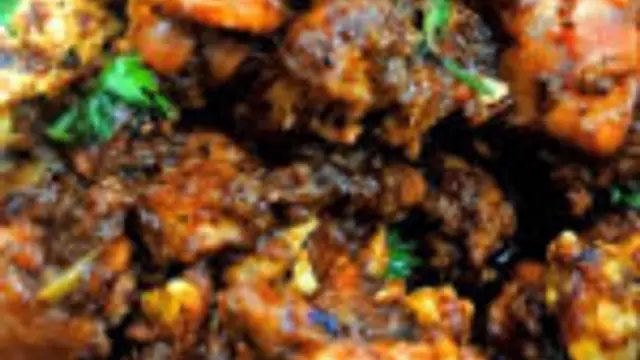 சிக்கன் முட்டை வறுவல் இப்படி செஞ்சு பாருங்க சட்டுனு காலி ஆகிடும்!!