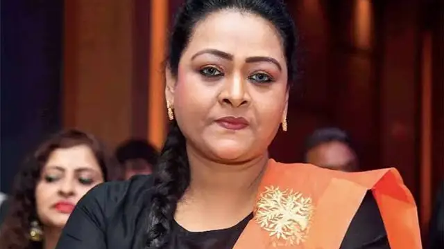 "செல்போன் அதிகம் பயன்படுத்தியதால் கழுத்து அறுவை சிகிச்சை!" – நடிகைதகவல்