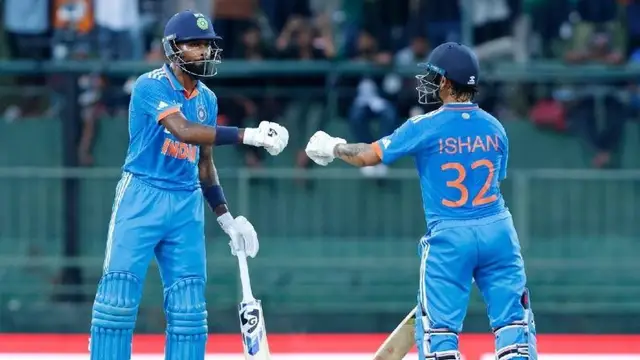 இந்த மாதிரி விளையாடிய அவருக்கு உலக கோப்பையில் வாய்ப்பு கொடுக்க வேண்டும் – முன்னாள் வீரர்கள் பாராட்டு.