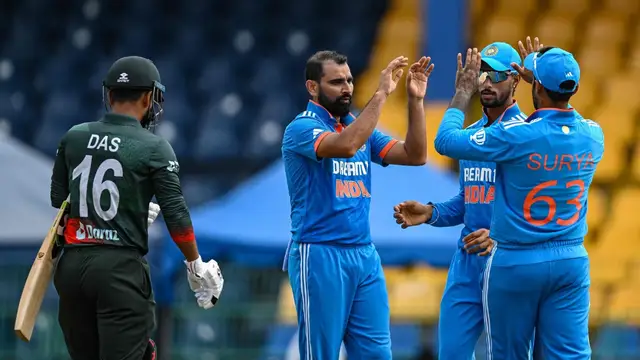 வீடியோ : வாட்டர் பாயாக மாறிய விராட் கோலி மைதானத்தில் செய்த சுவாரசியமான செயல்.