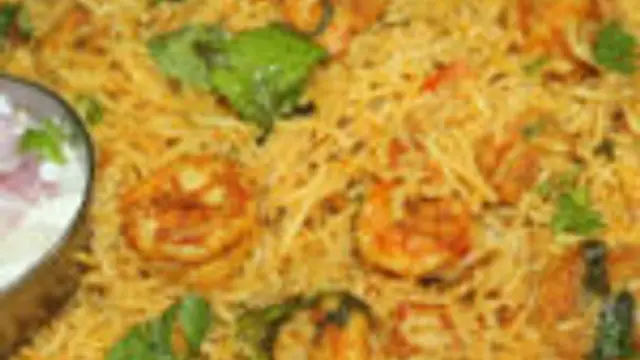 நாளை சண்டே  இறால் வாங்கி இப்படி ருசியான பாய் வீட்டு இறால் பிரியாணி ட்ரை பண்ணி பாருங்க!