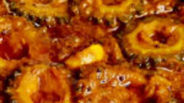பாகற்காய் தக்காளிப் புளிக்கறி இப்படி செய்து பாருங்க! யாரும் பிடிக்காதுனு சொல்ல மாட்டாங்க!